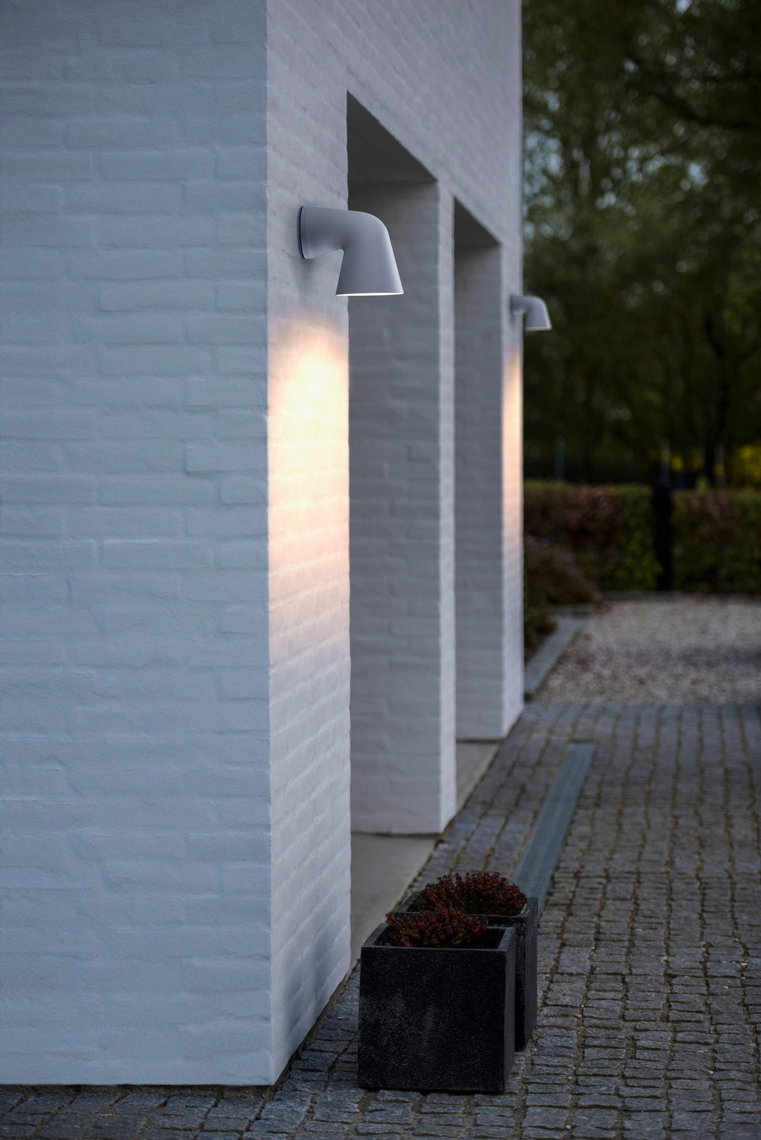 Front Single Wall light Black/White WALL LIGHT