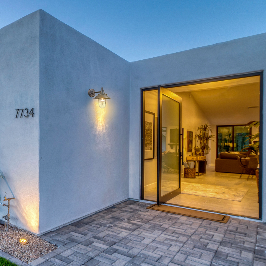 EPPING BRASS-GLASS EXTERIOR FORGED WALL LIGHT