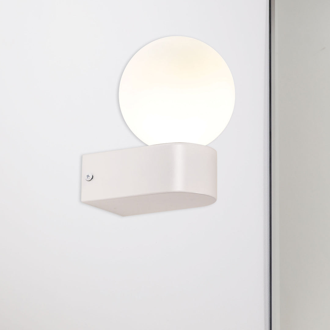 MINNE WHITE IP44 G9 Wall Light